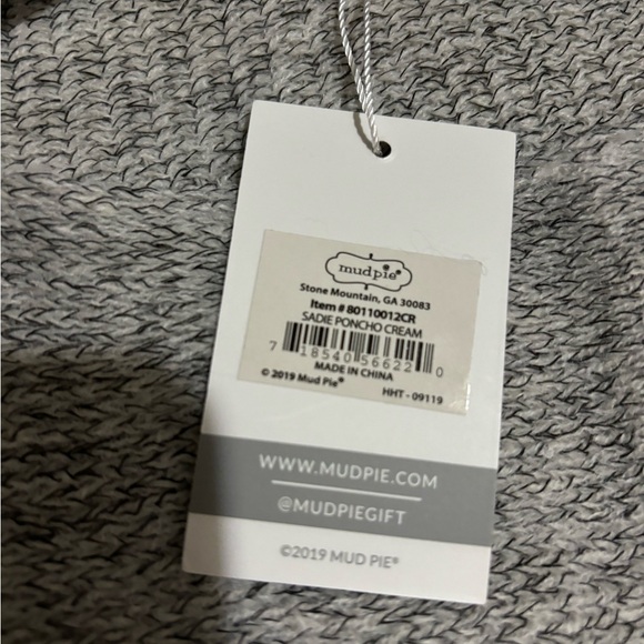 Mud pie poncho - Picture 4 of 8